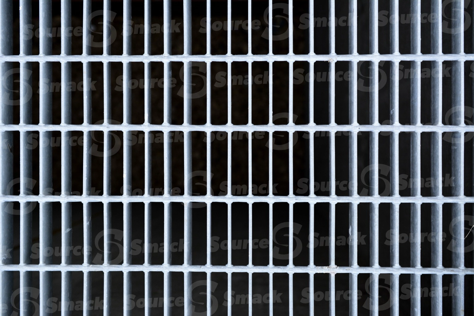 Metal grating