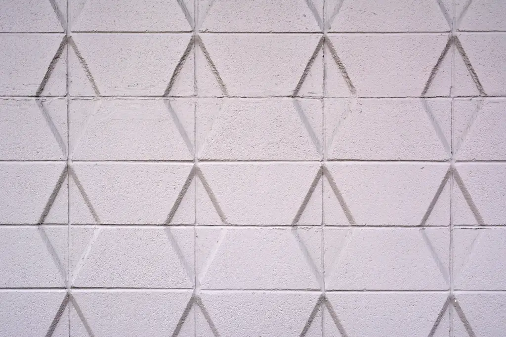 Cement wall with pattern